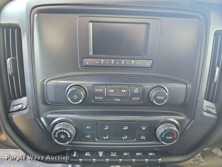 image for item OJ9895 2019 Chevrolet  Silverado 5500 box truck