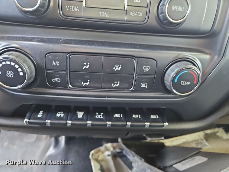 image for item OJ9895 2019 Chevrolet  Silverado 5500 box truck