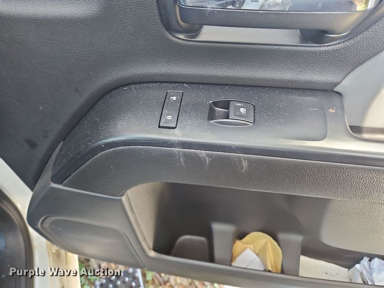 image for item OJ9895 2019 Chevrolet  Silverado 5500 box truck