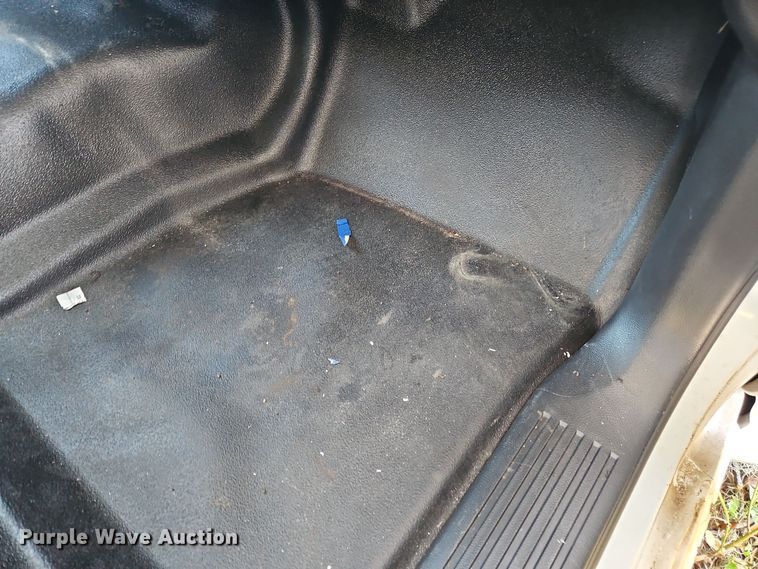 image for item OJ9895 2019 Chevrolet  Silverado 5500 box truck