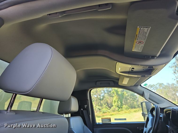 image for item OJ9895 2019 Chevrolet  Silverado 5500 box truck