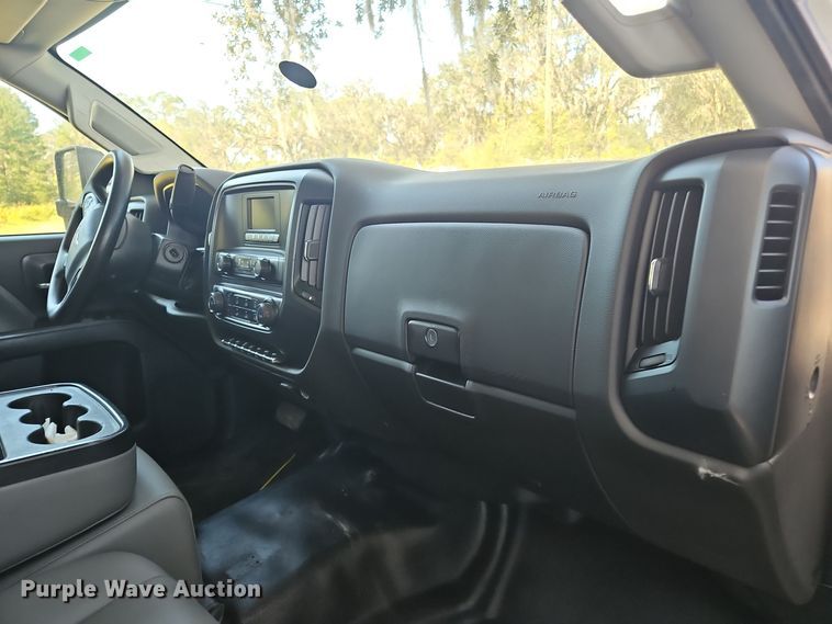 image for item OJ9895 2019 Chevrolet  Silverado 5500 box truck