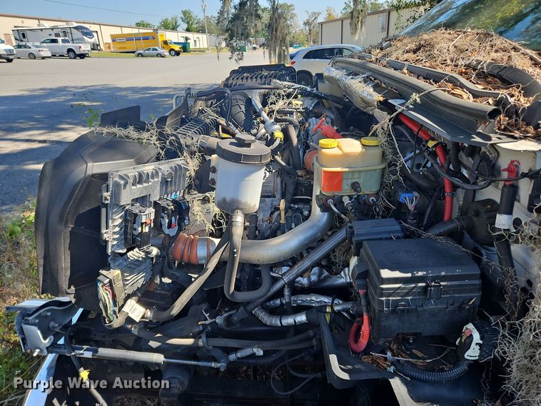 image for item OJ9895 2019 Chevrolet  Silverado 5500 box truck