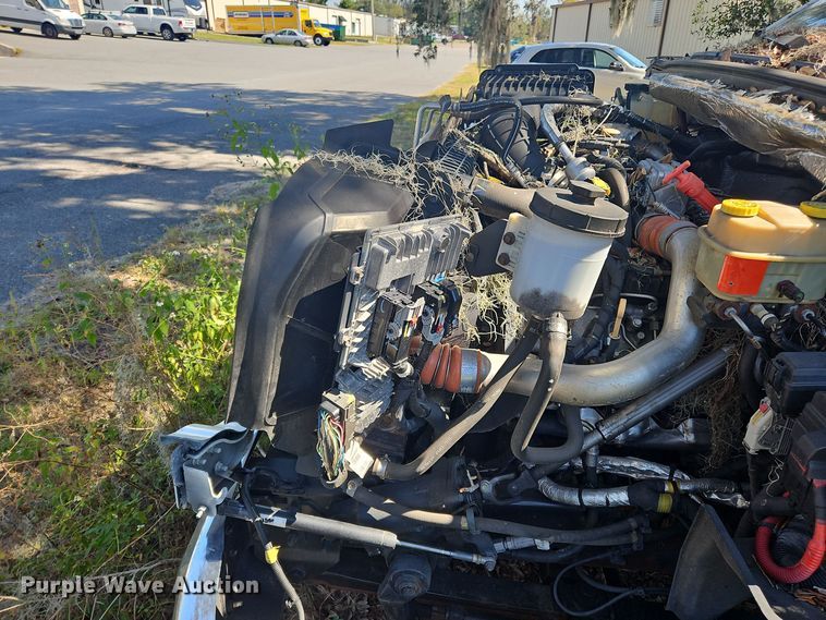 image for item OJ9895 2019 Chevrolet  Silverado 5500 box truck