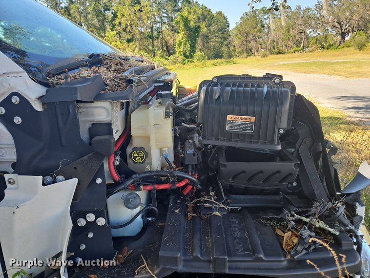 image for item OJ9895 2019 Chevrolet  Silverado 5500 box truck