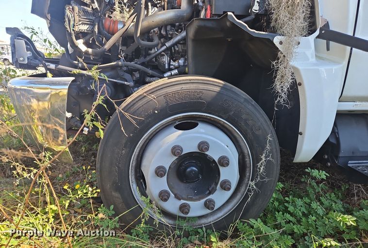 image for item OJ9895 2019 Chevrolet  Silverado 5500 box truck