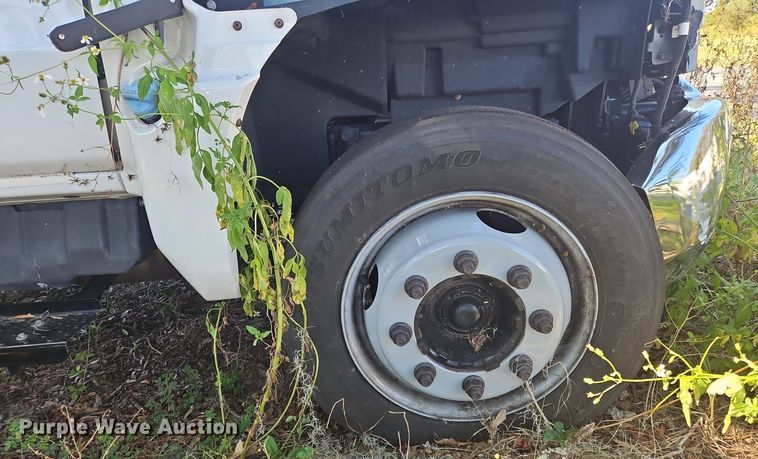 image for item OJ9895 2019 Chevrolet  Silverado 5500 box truck