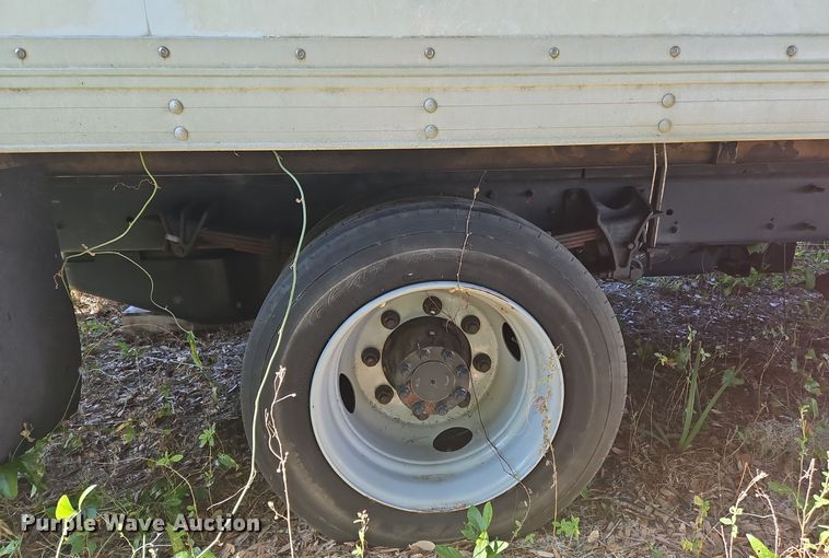 image for item OJ9895 2019 Chevrolet  Silverado 5500 box truck