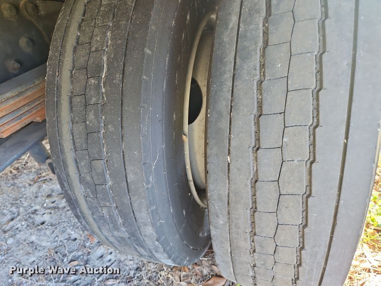 image for item OJ9895 2019 Chevrolet  Silverado 5500 box truck