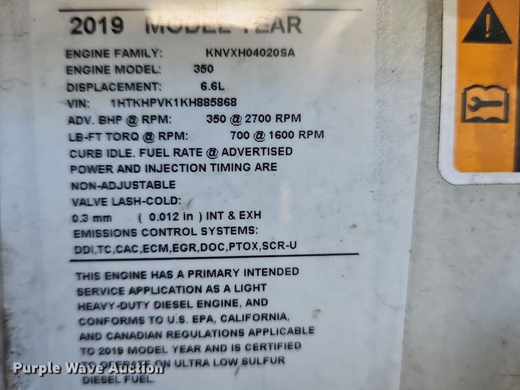 image for item OJ9895 2019 Chevrolet  Silverado 5500 box truck