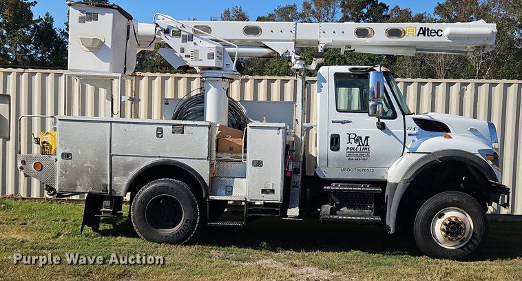 image for item OJ9896 2012 International  7500 bucket truck