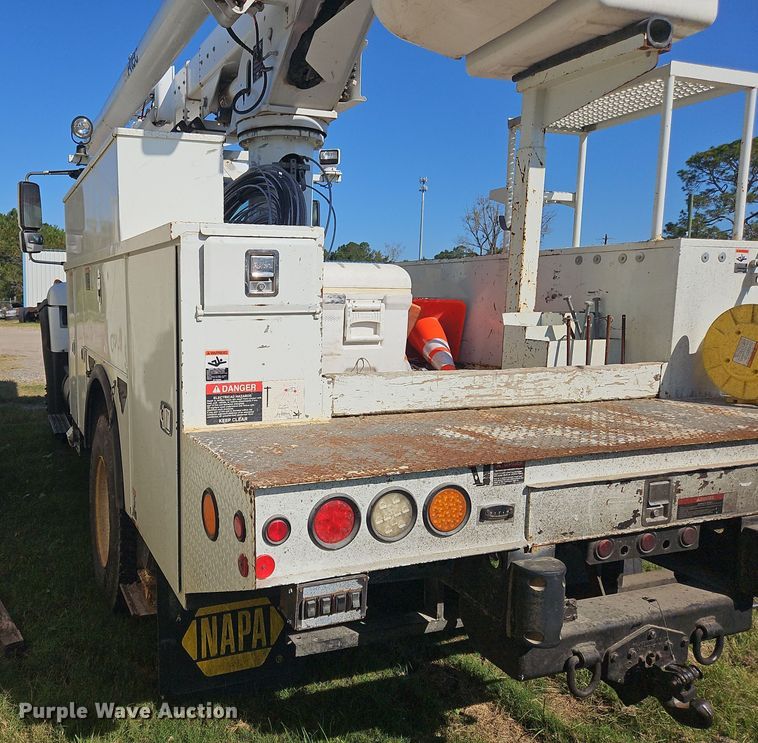 image for item OJ9896 2012 International  7500 bucket truck