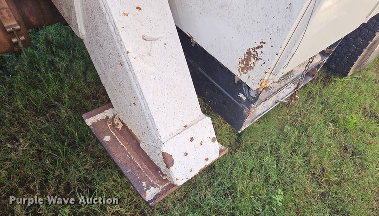 image for item OJ9896 2012 International  7500 bucket truck