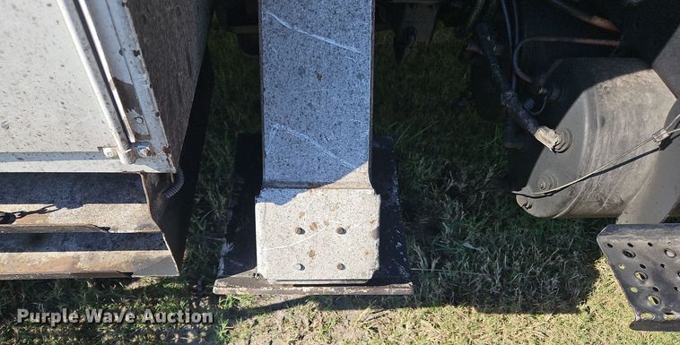 image for item OJ9896 2012 International  7500 bucket truck