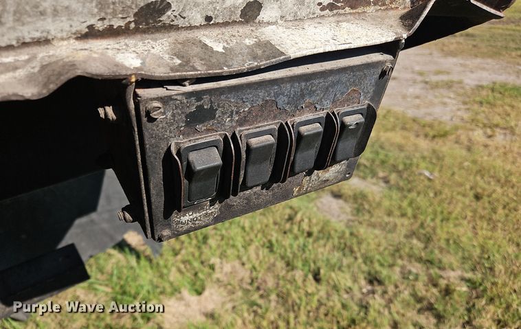 image for item OJ9896 2012 International  7500 bucket truck