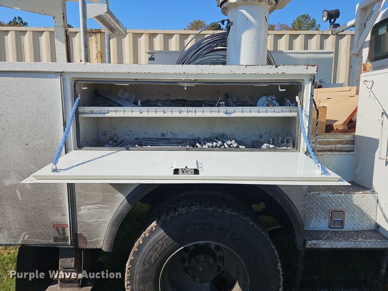 image for item OJ9896 2012 International  7500 bucket truck