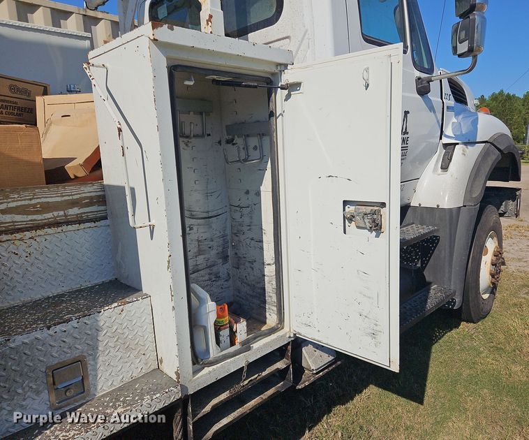 image for item OJ9896 2012 International  7500 bucket truck