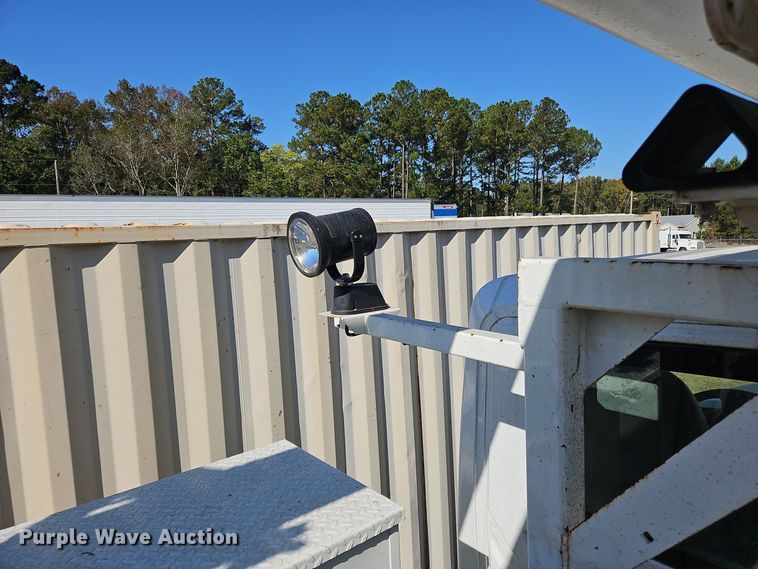 image for item OJ9896 2012 International  7500 bucket truck