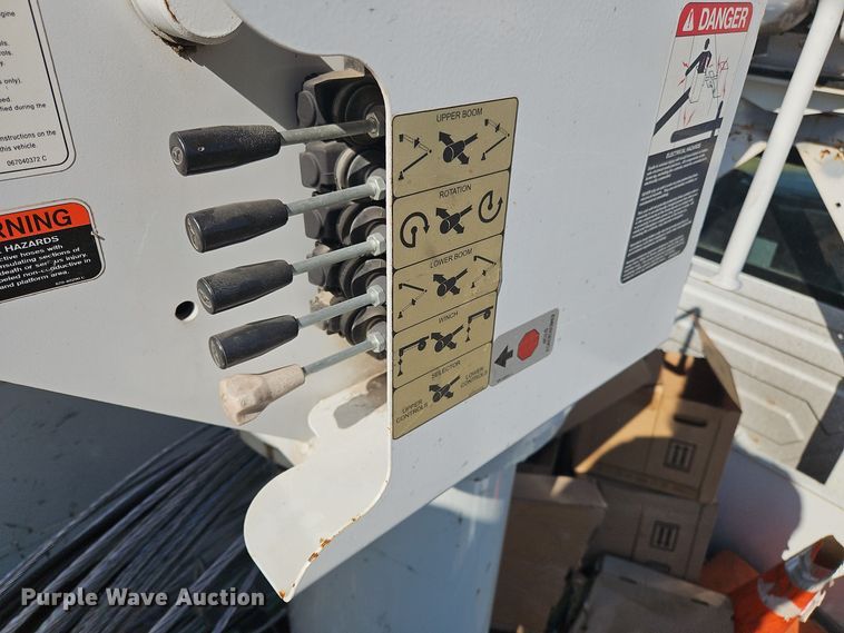 image for item OJ9896 2012 International  7500 bucket truck