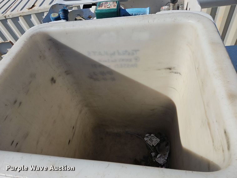 image for item OJ9896 2012 International  7500 bucket truck