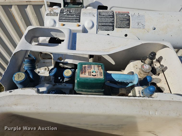 image for item OJ9896 2012 International  7500 bucket truck