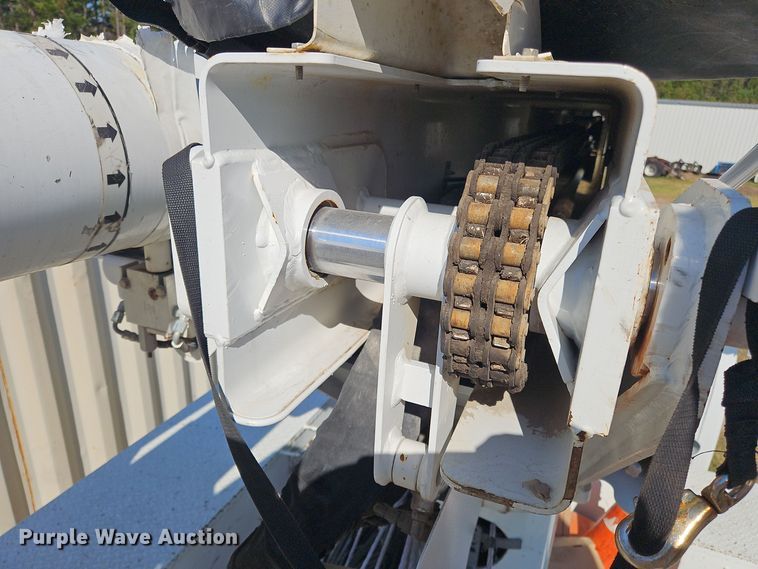 image for item OJ9896 2012 International  7500 bucket truck