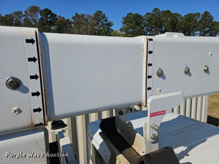 image for item OJ9896 2012 International  7500 bucket truck