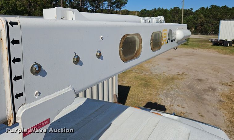 image for item OJ9896 2012 International  7500 bucket truck