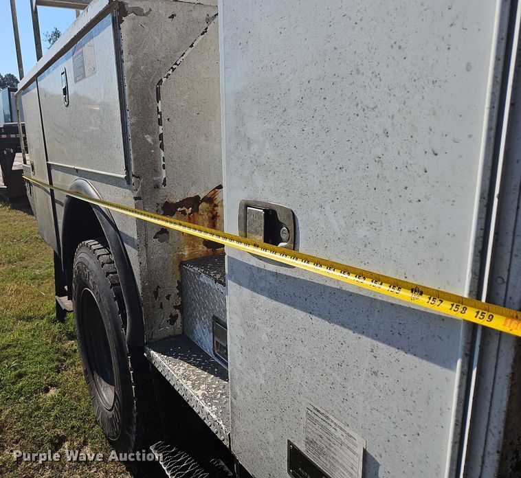 image for item OJ9896 2012 International  7500 bucket truck