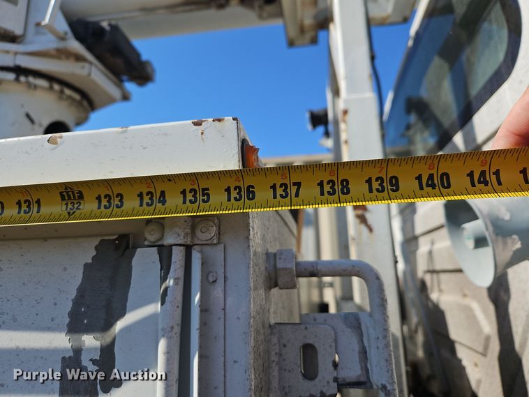 image for item OJ9896 2012 International  7500 bucket truck