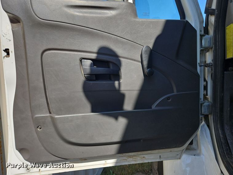 image for item OJ9896 2012 International  7500 bucket truck