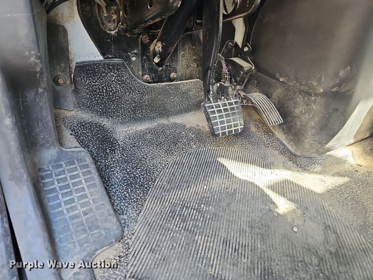 image for item OJ9896 2012 International  7500 bucket truck