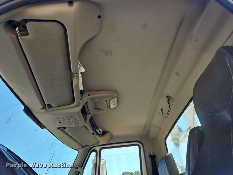 image for item OJ9896 2012 International  7500 bucket truck