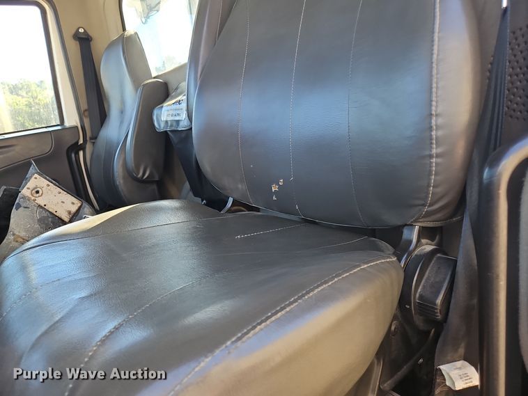 image for item OJ9896 2012 International  7500 bucket truck