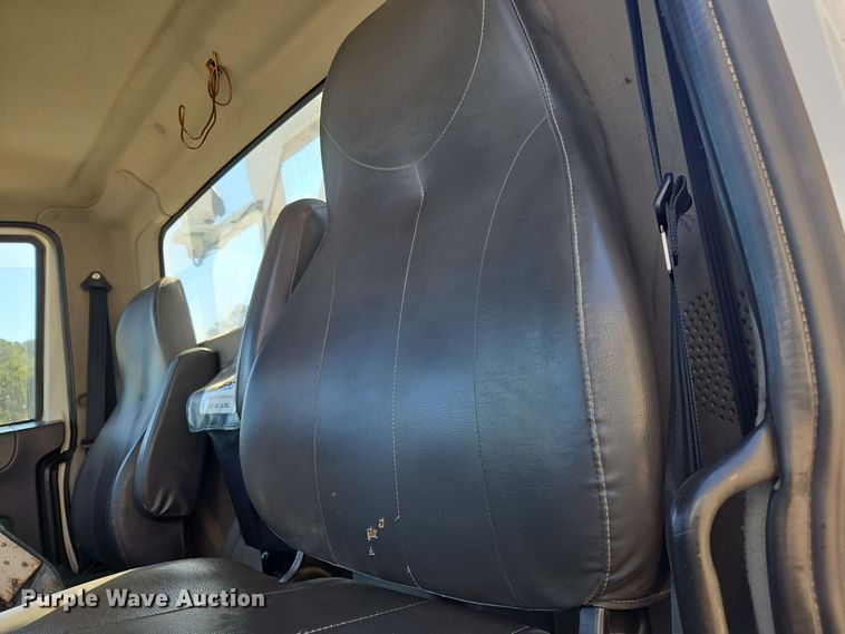 image for item OJ9896 2012 International  7500 bucket truck