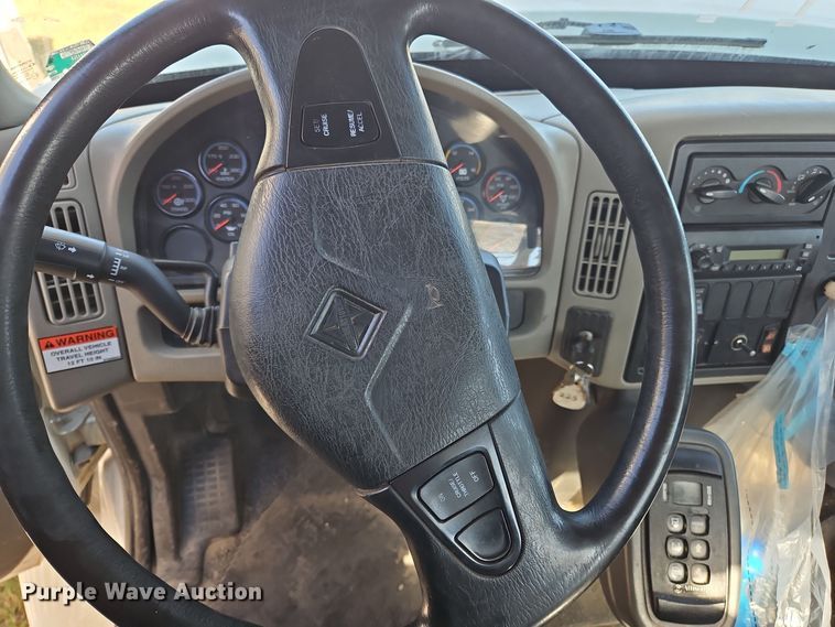 image for item OJ9896 2012 International  7500 bucket truck