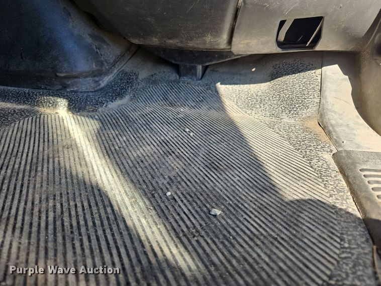 image for item OJ9896 2012 International  7500 bucket truck