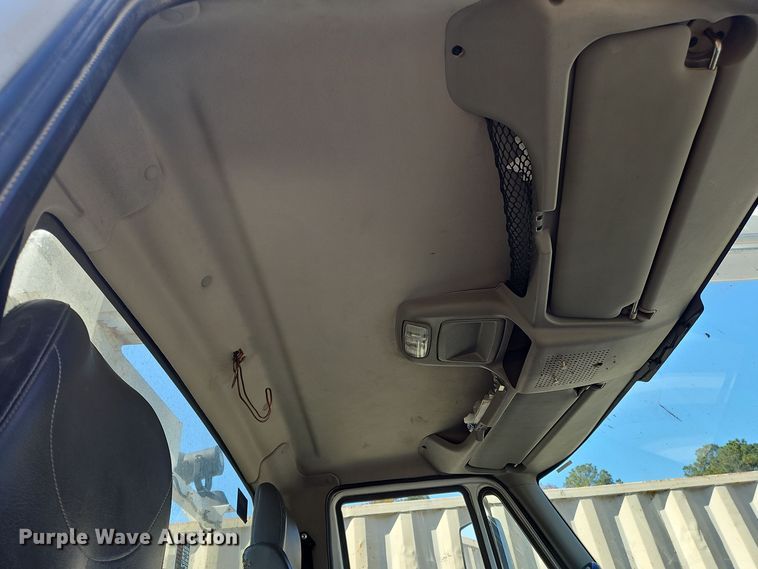 image for item OJ9896 2012 International  7500 bucket truck