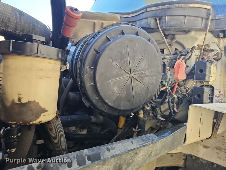 image for item OJ9896 2012 International  7500 bucket truck