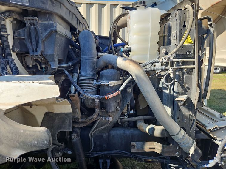 image for item OJ9896 2012 International  7500 bucket truck