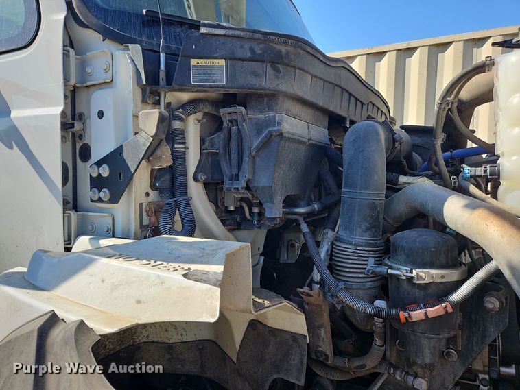 image for item OJ9896 2012 International  7500 bucket truck