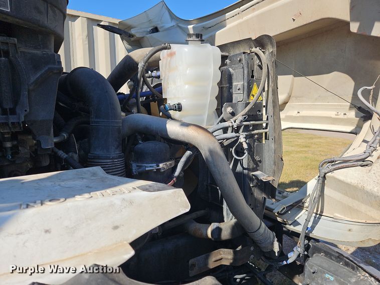 image for item OJ9896 2012 International  7500 bucket truck