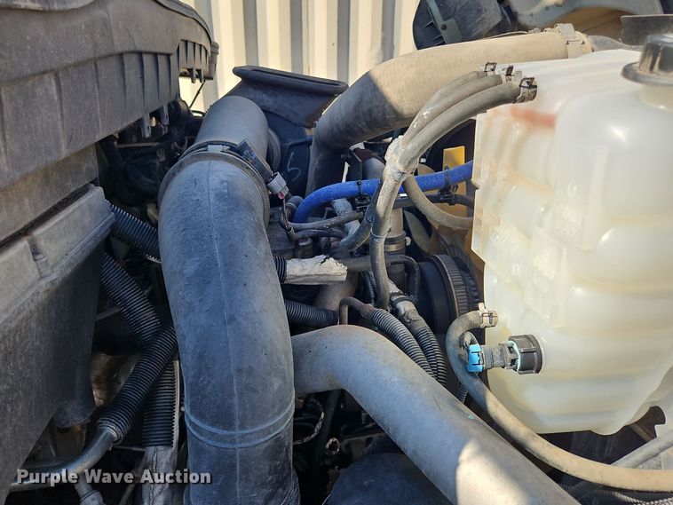 image for item OJ9896 2012 International  7500 bucket truck