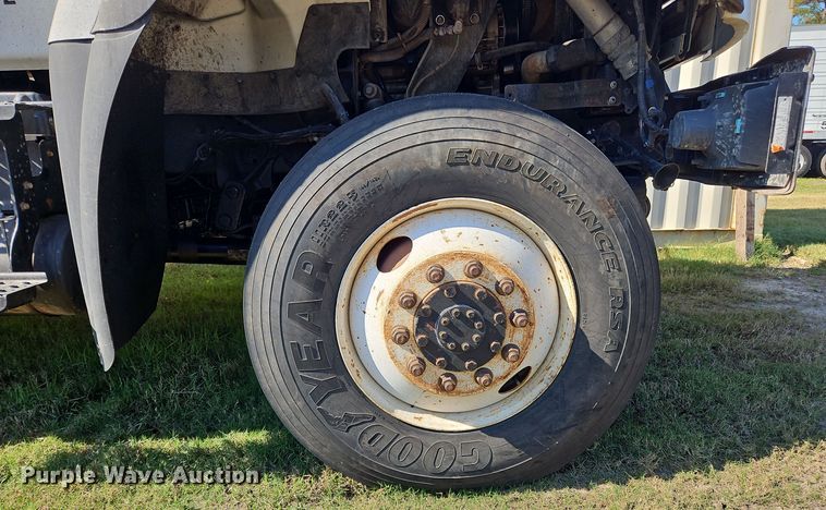 image for item OJ9896 2012 International  7500 bucket truck