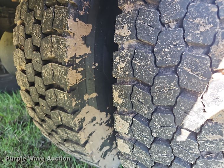 image for item OJ9896 2012 International  7500 bucket truck