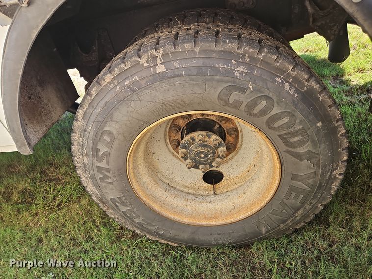 image for item OJ9896 2012 International  7500 bucket truck