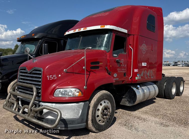 image for item YA0009 2013 Mack CXU613 semi truck