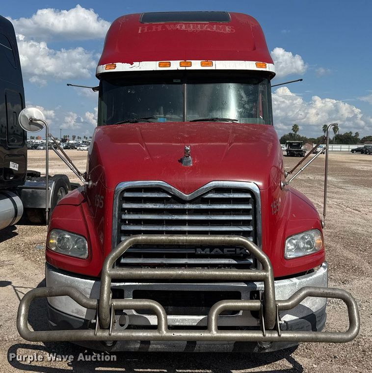 image for item YA0009 2013 Mack CXU613 semi truck