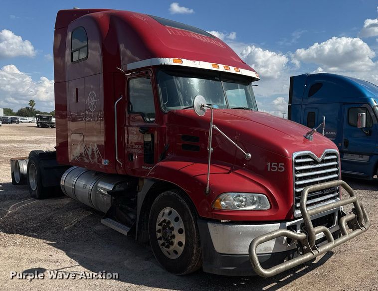 image for item YA0009 2013 Mack CXU613 semi truck