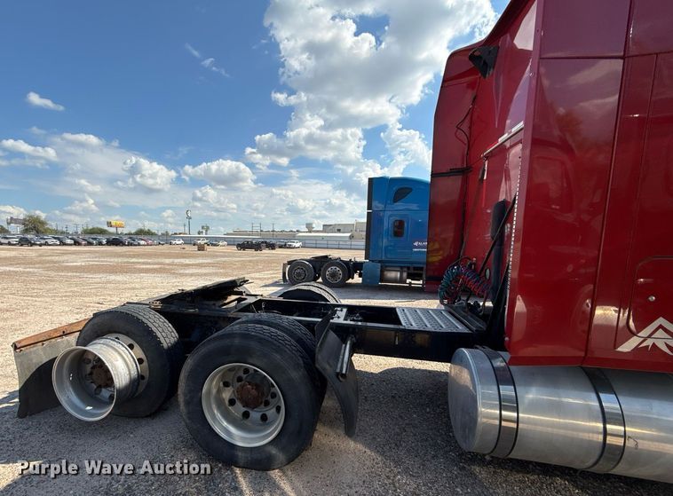 image for item YA0009 2013 Mack CXU613 semi truck